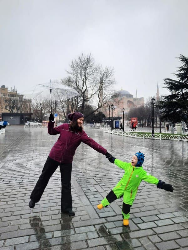 Зиля и Салих на фоне Айя-Софии